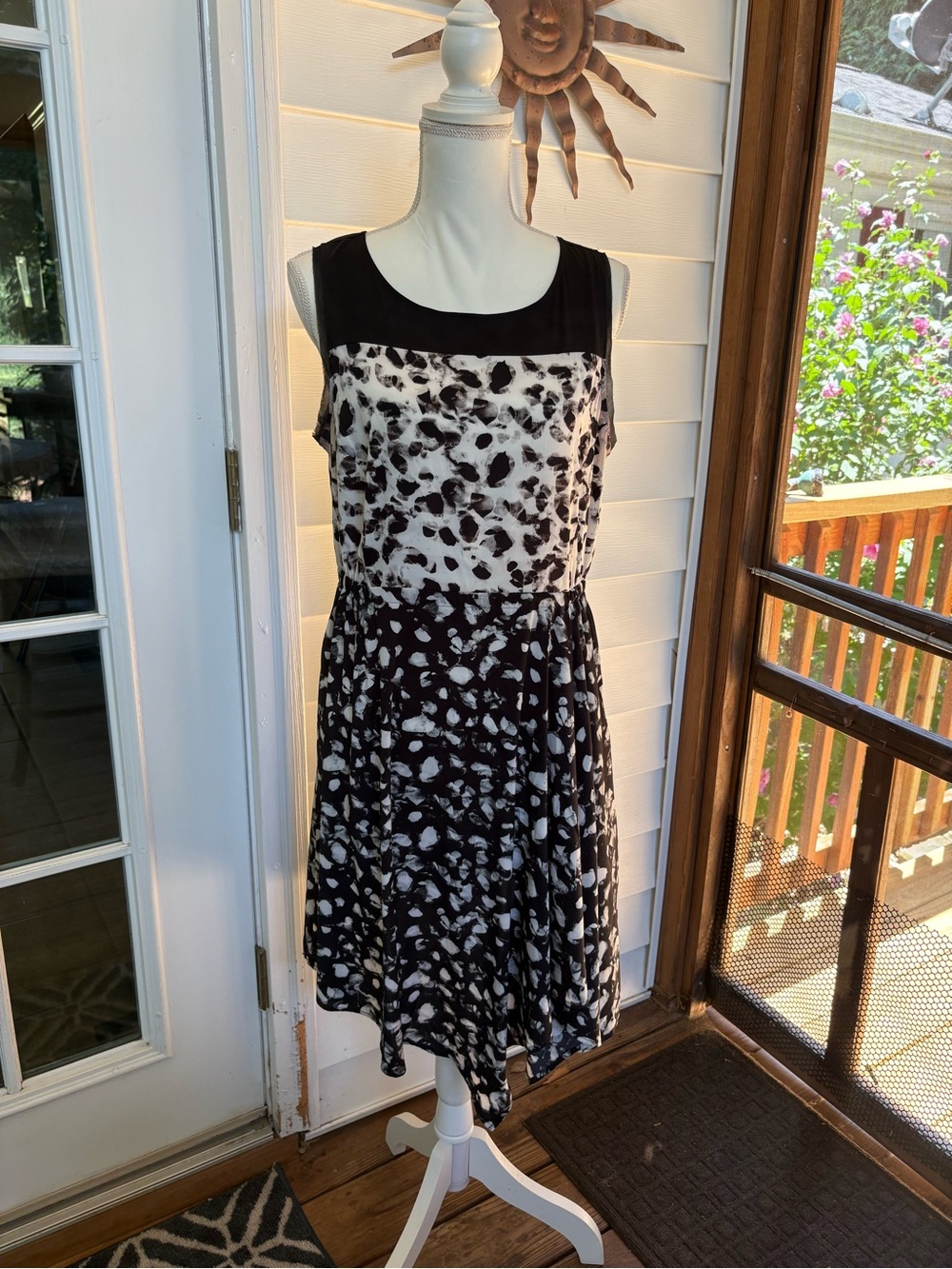 Simply Vera Vera Wang Black and White Printed Sleeveless Midi Dress
